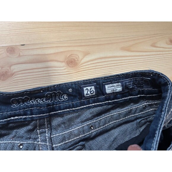 Miss Me JE8667C Signature Cropped Size 26 Embroidered Distressed Stud Jeans - Picture 6 of 10